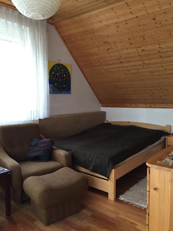 Siraly Apartman Balatonfůzfő Ruang foto