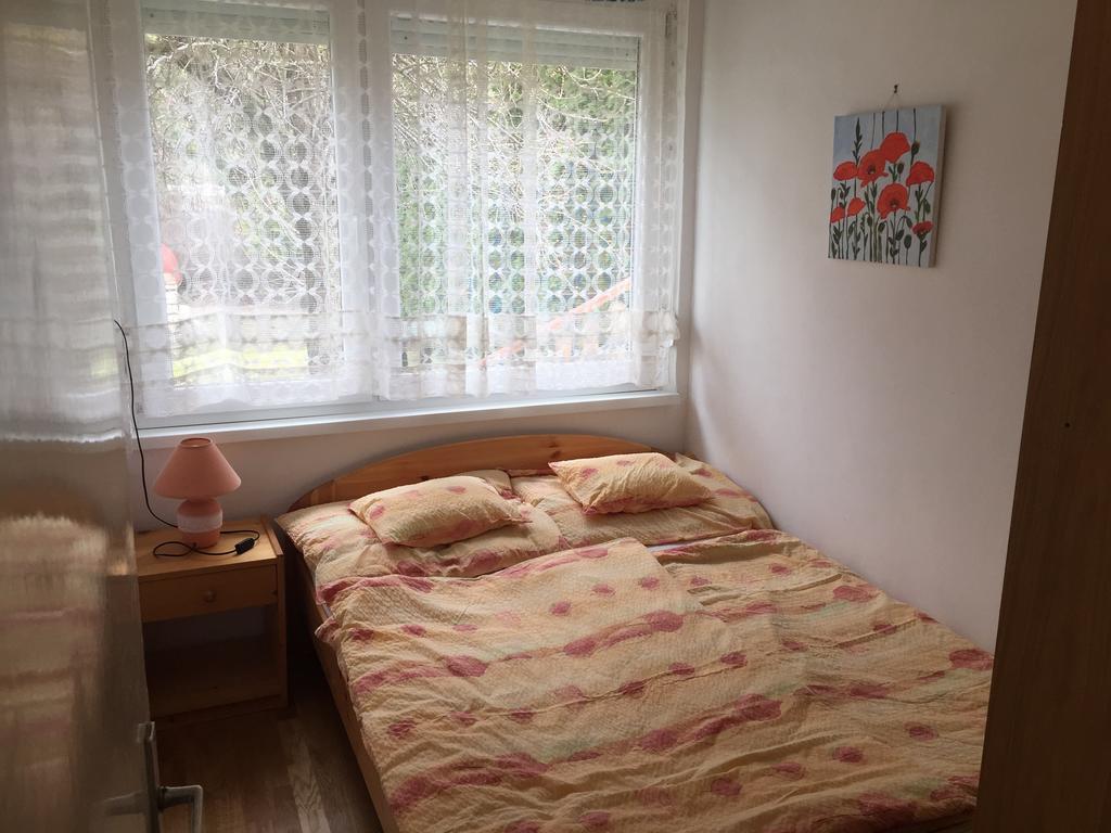Siraly Apartman Balatonfůzfő Ruang foto