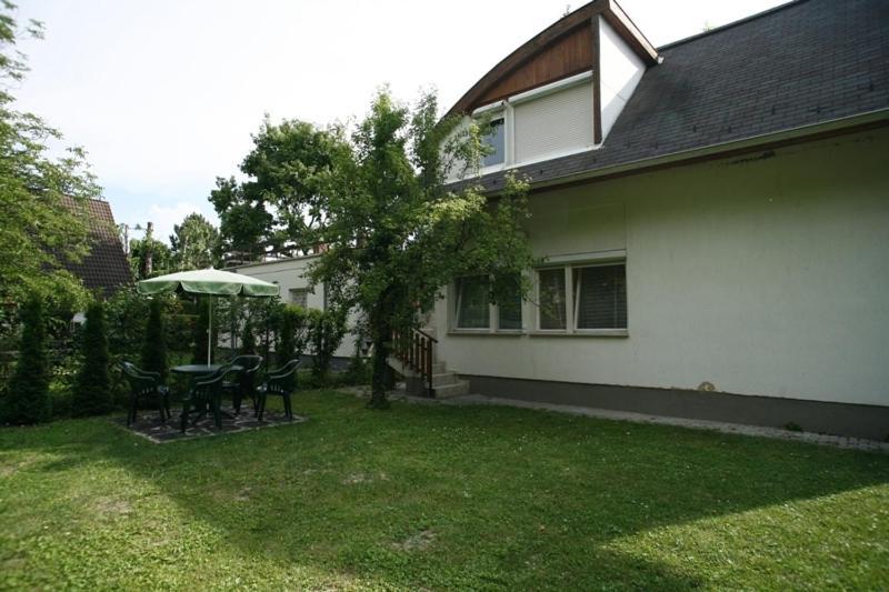Siraly Apartman Balatonfůzfő Bagian luar foto